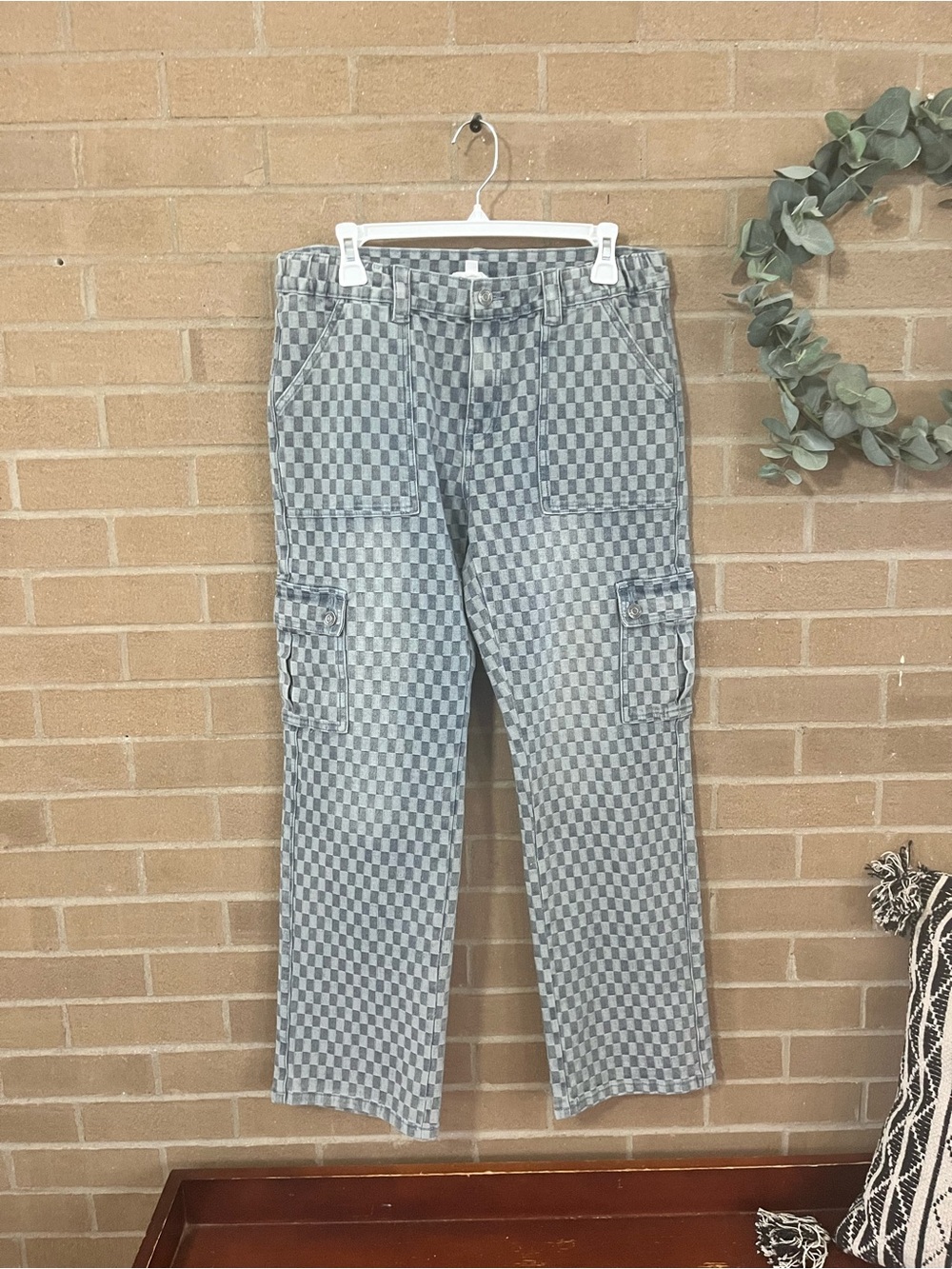 Women's Gray Checkered Straight-Leg Jeans